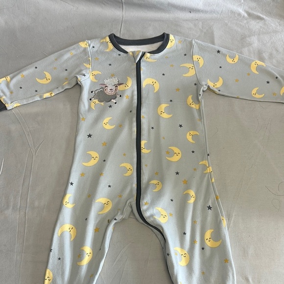Tuffy Gray and Yellow Onesie/Sleeper with Moon and Stars - Picture 3 of 4